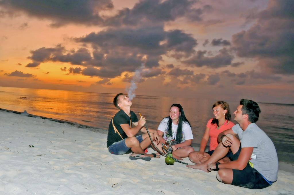 Sun Tan Beach Hotel Maafushi Eksteriør billede